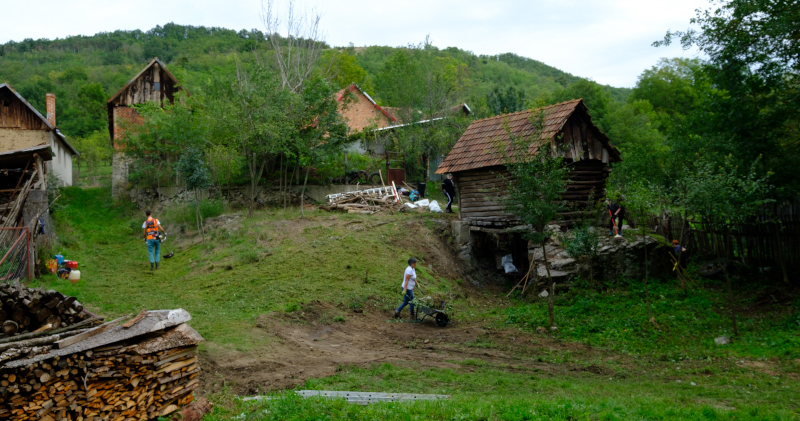 Voluntarii Asociației Acasă în Banat "au luat cu asalt“ morile din Prigor 1 asociataia acasa in banat prigor