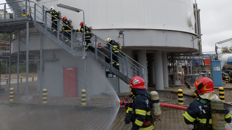 Exerciţiu tactic de cooperare la un operator economic din Oţelu Roşu 1 pompiei