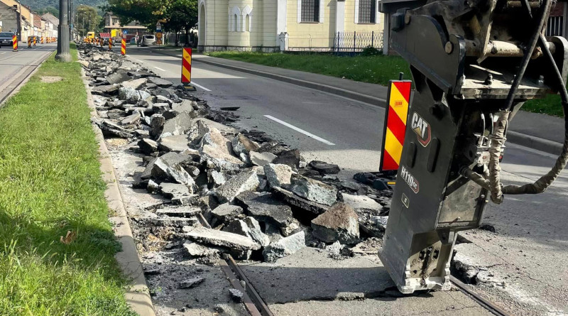 Noi restricții de circulație de la intersecția cu Strada Someșului, înainte de pasajul TMK, și până la Piața Republicii din Reșița 1 lucrari tramvai2