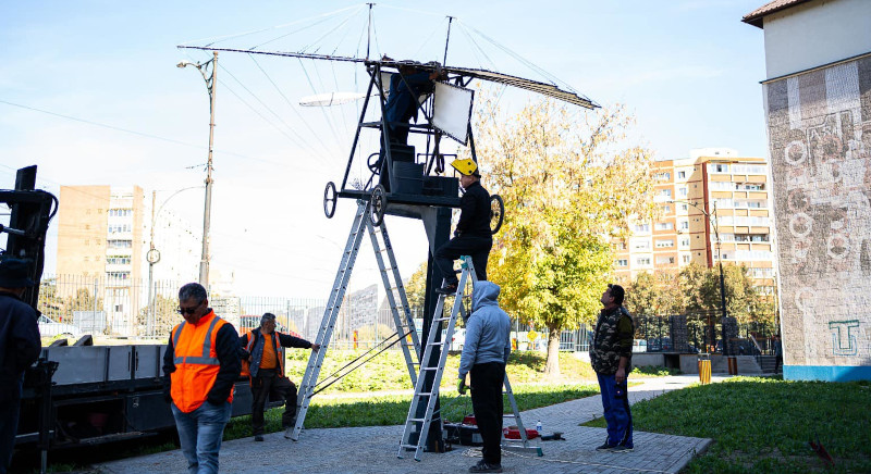 Macheta aeroplanului Vuia 1 a fost instalată în curtea Liceului „Traian Vuia“ din Reșița 1 macheta traian vuia