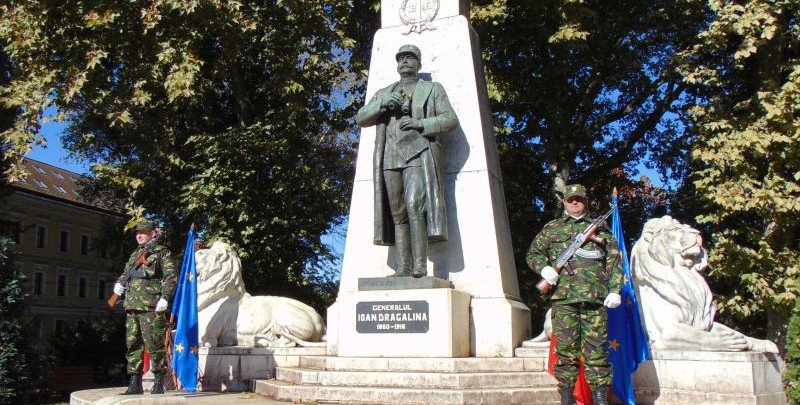 La Caransebeş, Armata îşi ţine ziua alături de generalul Dragalina 1 ziua armatei 2