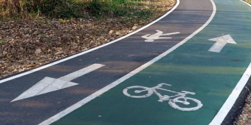 Piste de biciclete şi staţii de încărcare electrică la Constantin Daicoviciu 1 piste