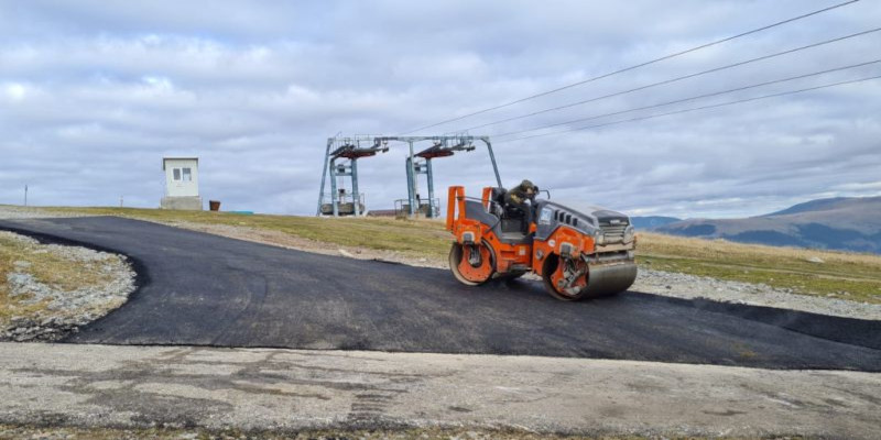 Se repară drumul care leagă Caransebeşul de Muntele Mic 1 drum muntele mic 2