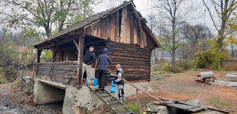 Voluntarii Asociației Acasă în Banat se apropie cu pași repezi de finalul proiectului „Turist în Banat” 1 moara prigor