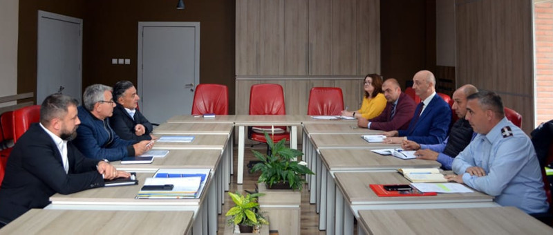 Lucrările de la Zervești, în atenția prefectului Ioan Dragomir 1 prefect inatlnire