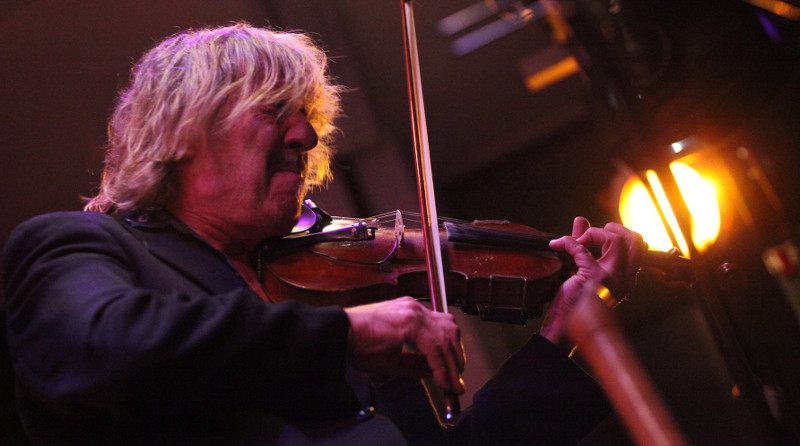 Mani Neumann, fostul violonist al legendarei trupe Phoenix, aduce Farfarello la Reşiţa 1 mani neumman