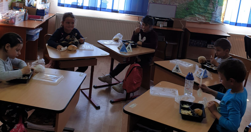 În Caraș-Severin, numărul de școli în care se derulează programul „Masă caldă” ar putea fi suplimentat cu 50% 1 masa calda ciclova bun