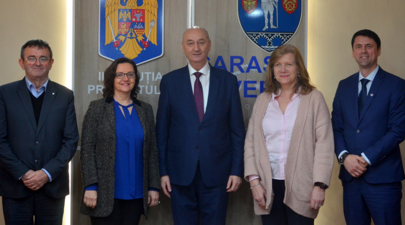 Ioan Dragomir, prefectul județului, a avut azi o întrevedere cu Halka Kaiserova, ambasadorul Republicii Cehe în România 1 ambasador cehia