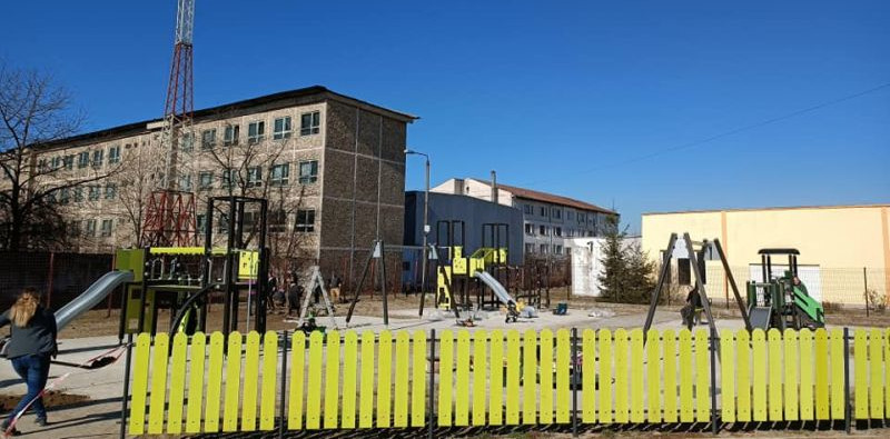 Un nou loc de joacă la Caransebeş, în Pipirig 1 loc joaca pipirig