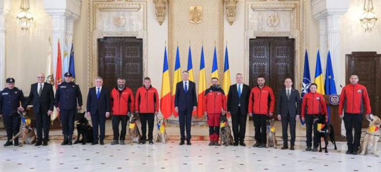 Caransebeşeanul Cristian Brecica şi căţeluşa Vreni, decoraţi de Klaus Iohannis 1 Cristian Brecica