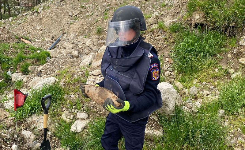 Bombă aruncător calibru 120 mm, descoperită în municipiul Reșița, zona Mociur 1 bomba