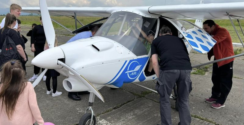 La Caransebeş, copiii şi-au ţinut ziua pe aeroport 1 aeroport porti deschise 11