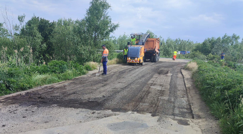 Se fac asfaltări pe sectorul de drum Greoni-Vrani 1 drum greoni vrani