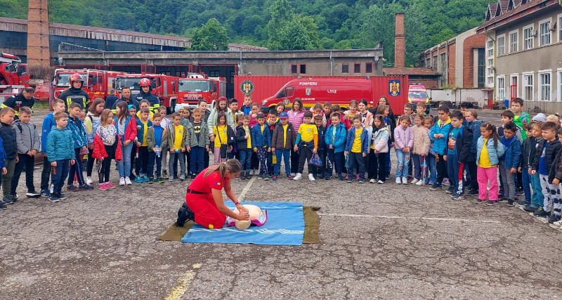 “Școala Altfel” la Inspectoratul Județean pentru Situații de Urgență Caraș-Severin 1 isu scoala altfel