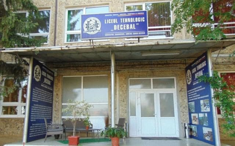 Comisia de la centrul de examen al Liceului Teoretic Decebal din Caransebeș a fost schimbată 1 346057138 1608689166266721 1242632951993291760 n