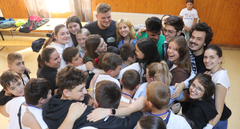Vara aceasta, sute de tineri din Caraș-Severin vor beneficia de activitățile celui mai mare program de tabere educaționale din Banatul de Munte 1 ator tabere