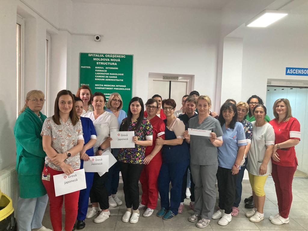 Sindicaliștii Sanitas din Caraș-Severin au intrat astăzi în grevă japoneză 1 japoneza2