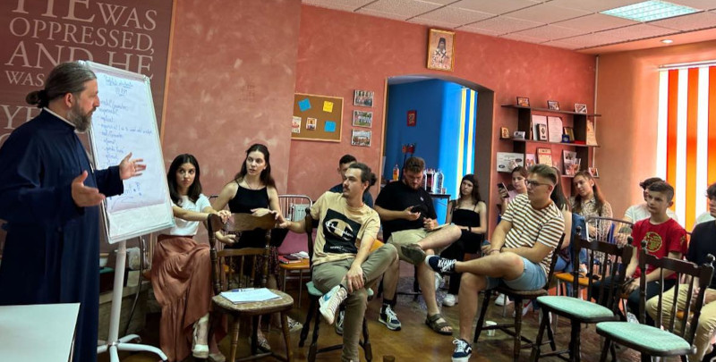 Peste 300 de tineri vor participa la întâlnirea anuală a Tinerilor Ortodocși din Banatul de Munte 1 ator2