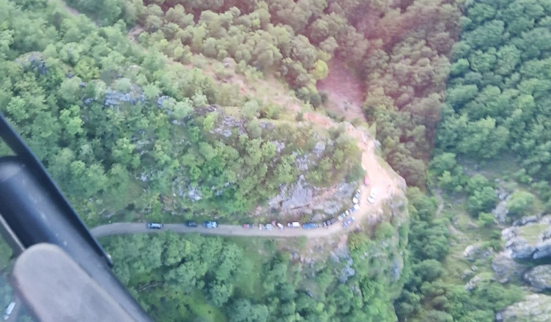 Elicopterul SMURD din Caransebeș, în căutarea unui convoi format din mai multe autoturisme 1 convoi masini