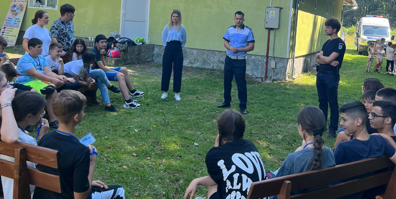 Polițiștii cărășeni au fost din nou în mijlocul copiilor din Tabăra din Inima Satului 1 poltisti tabara