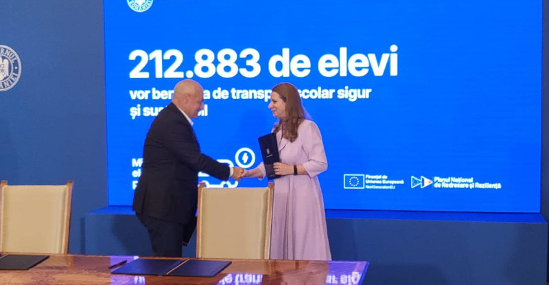 Microbuze școlare electrice pentru elevii din 39 de localități cărășene 1 dunca semnare