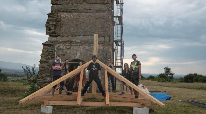 Turnul de pe Deal din Grădinari este în atenția voluntarilor proiectului Ambulanța pentru Monumente 1 gradinari