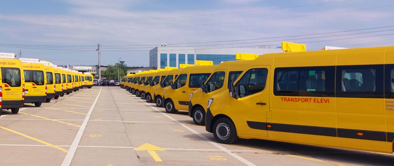 A început distribuirea microbuzelor școlare. În Caraș-Severin ajung primele două mijloace de transport 1 microbuze scolare