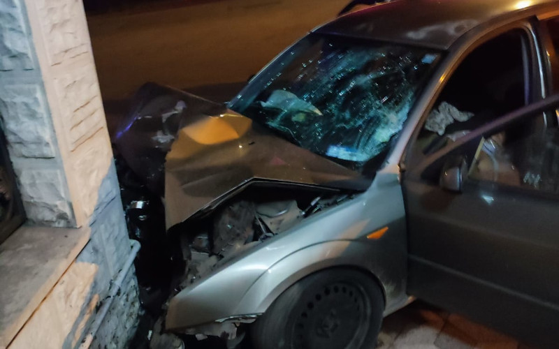 Un tânăr și-a pierdut viața după ce a intrat cu mașina într-un stâlp de pe Strada 24 Ianuarie din Reșița 1 acc resita