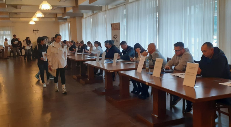 Aproape 400 de cărășeni au fost prezenți la Bursa locurilor de muncă pentru absolvenți organizată la Reșița și Caransebeș 1 bursa 2023