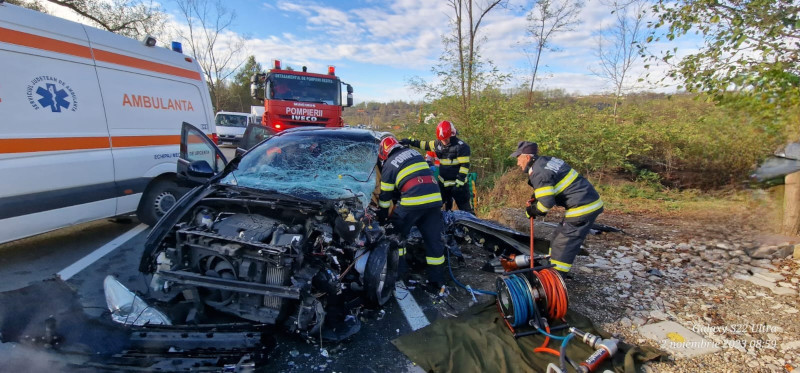 Accident rutier la ieșirea din Reșița spre Caransebeș. Două persoane au ajuns la spital 1 accident noiembrie